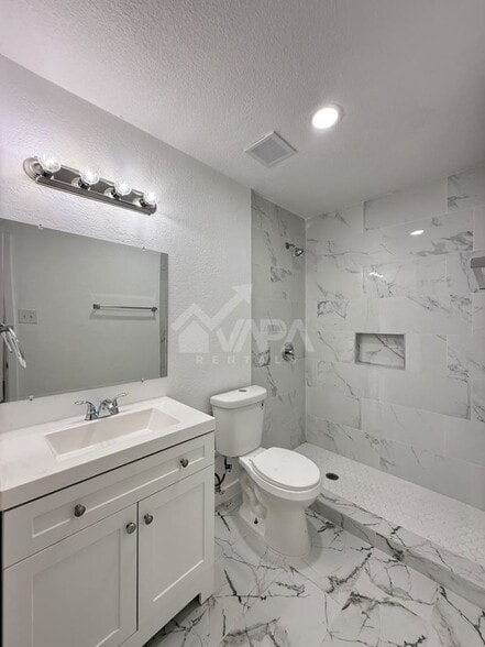 Building Photo - 2706 Lake Briar