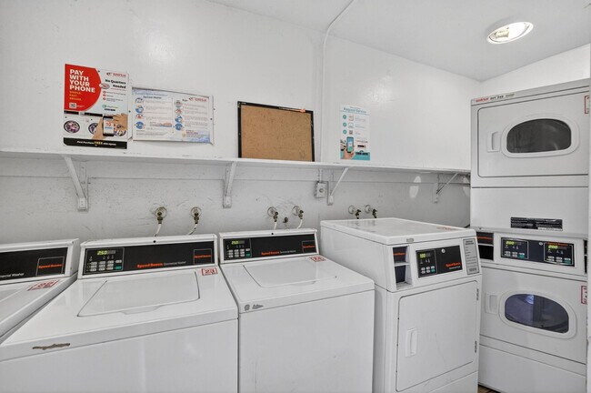 Building Photo - 4051 NE 13th Ave