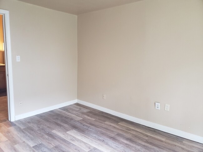 Building Photo - 912 S 4th Ave