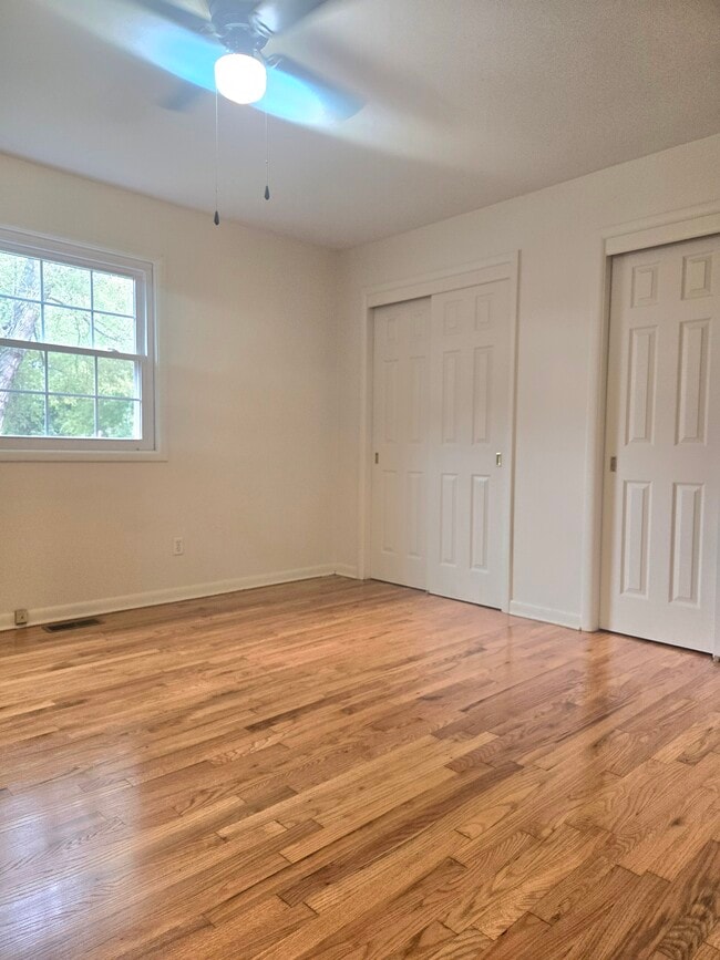 Building Photo - 107 Wayside Dr