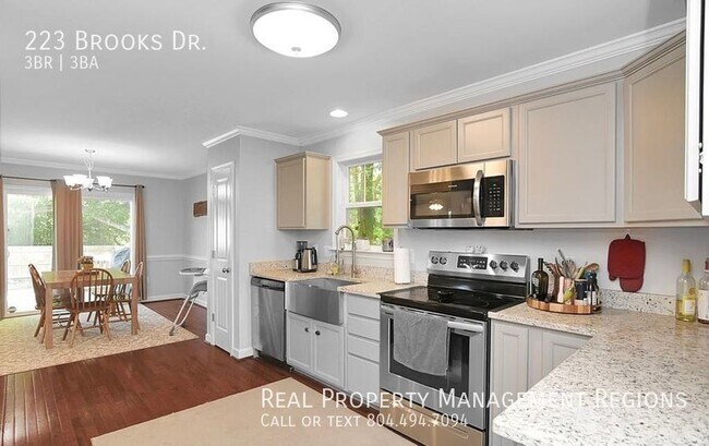 Building Photo - 223 Brooks Dr