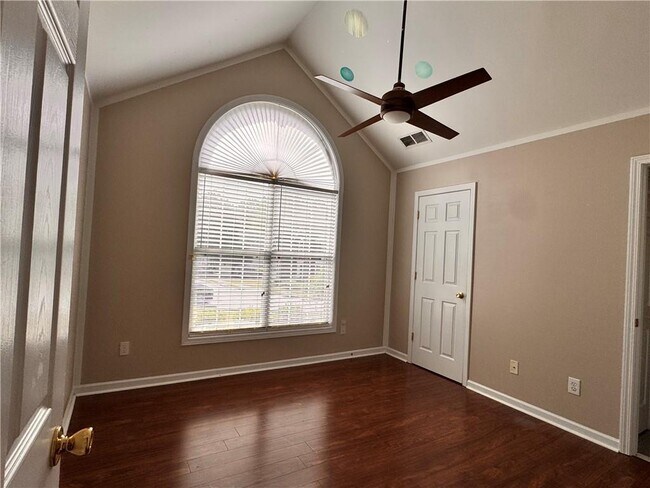 Building Photo - 942 Fairmont Park Dr
