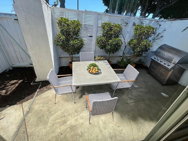 Building Photo - Ball Road Anaheim