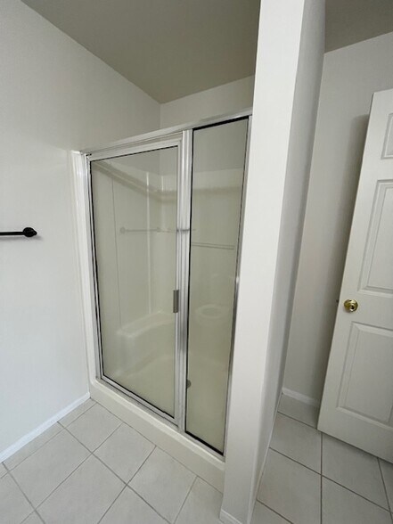 Building Photo - 8116 Heritage Dr