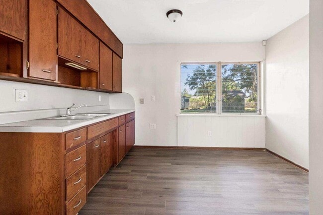 Building Photo - Two Bedroom One Bath