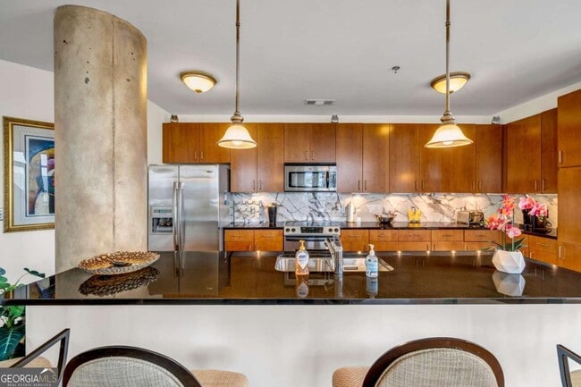 Building Photo - 711 Cosmopolitan Dr NE