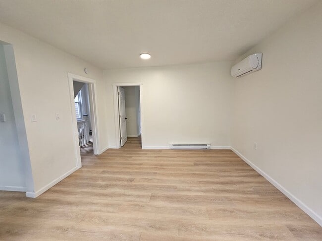 Building Photo - Newly updated 2 bedroom apartment for rent!