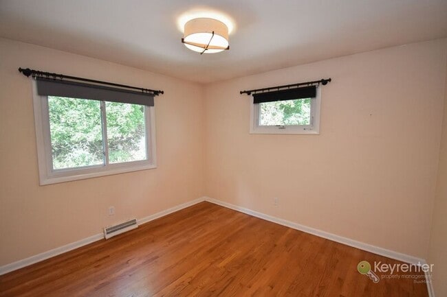 Building Photo - 981 Limekiln Rd