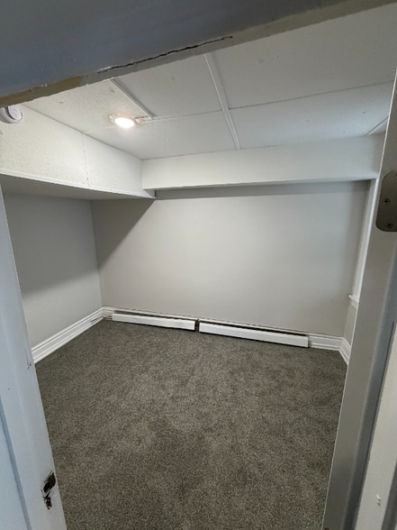 Building Photo - 114 E 3rd St