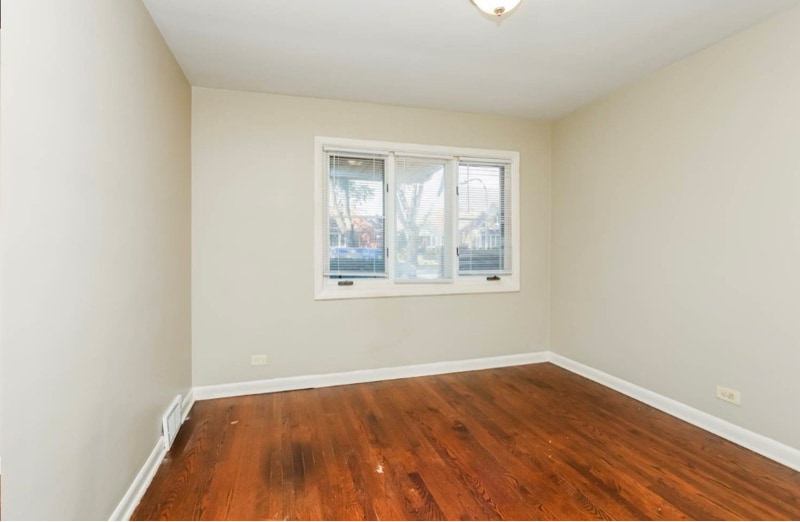 Building Photo - 10114 S California Ave