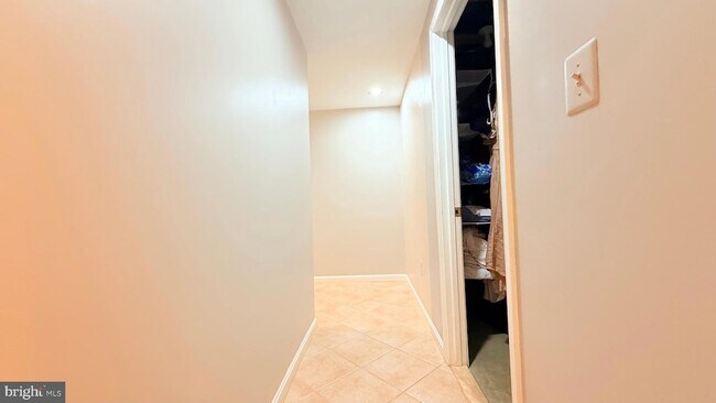 Building Photo - 11610 Seneca Forest Cir