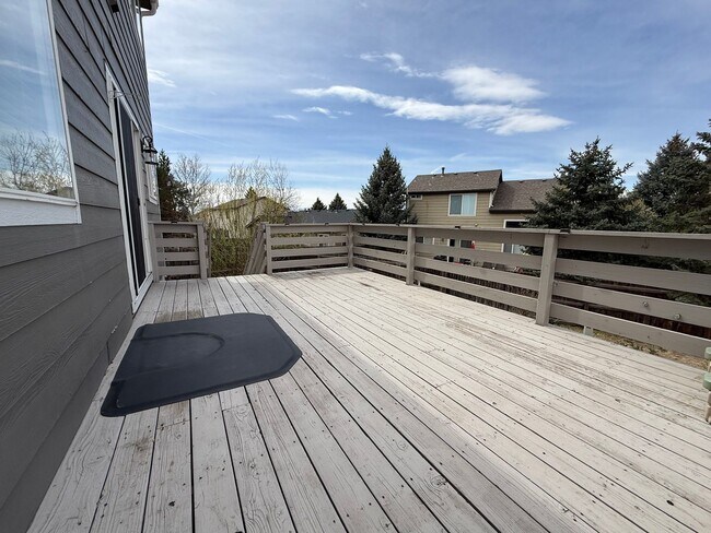 Building Photo - Beautiful 3 Bed / 3 Bath Home in Desirable D49!