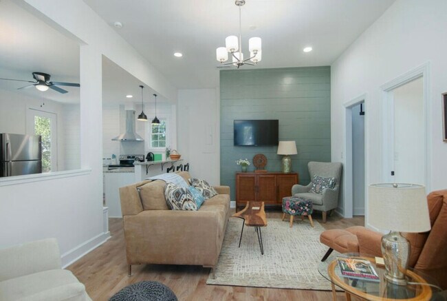 Building Photo - 452 Riverland Dr