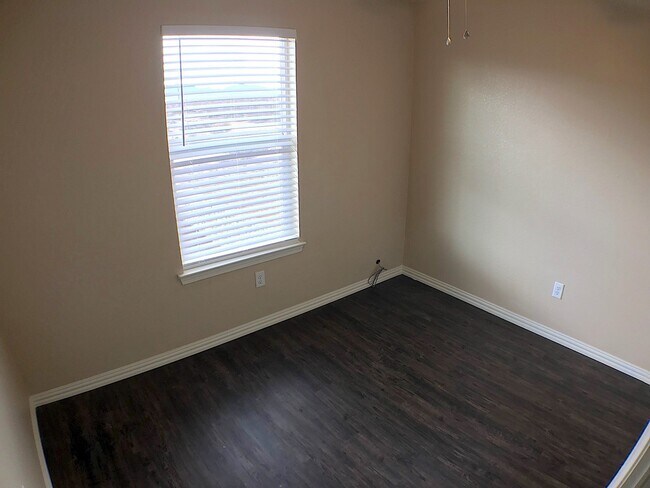 Building Photo - Northeast El Paso 4 Bed Refrig A/C