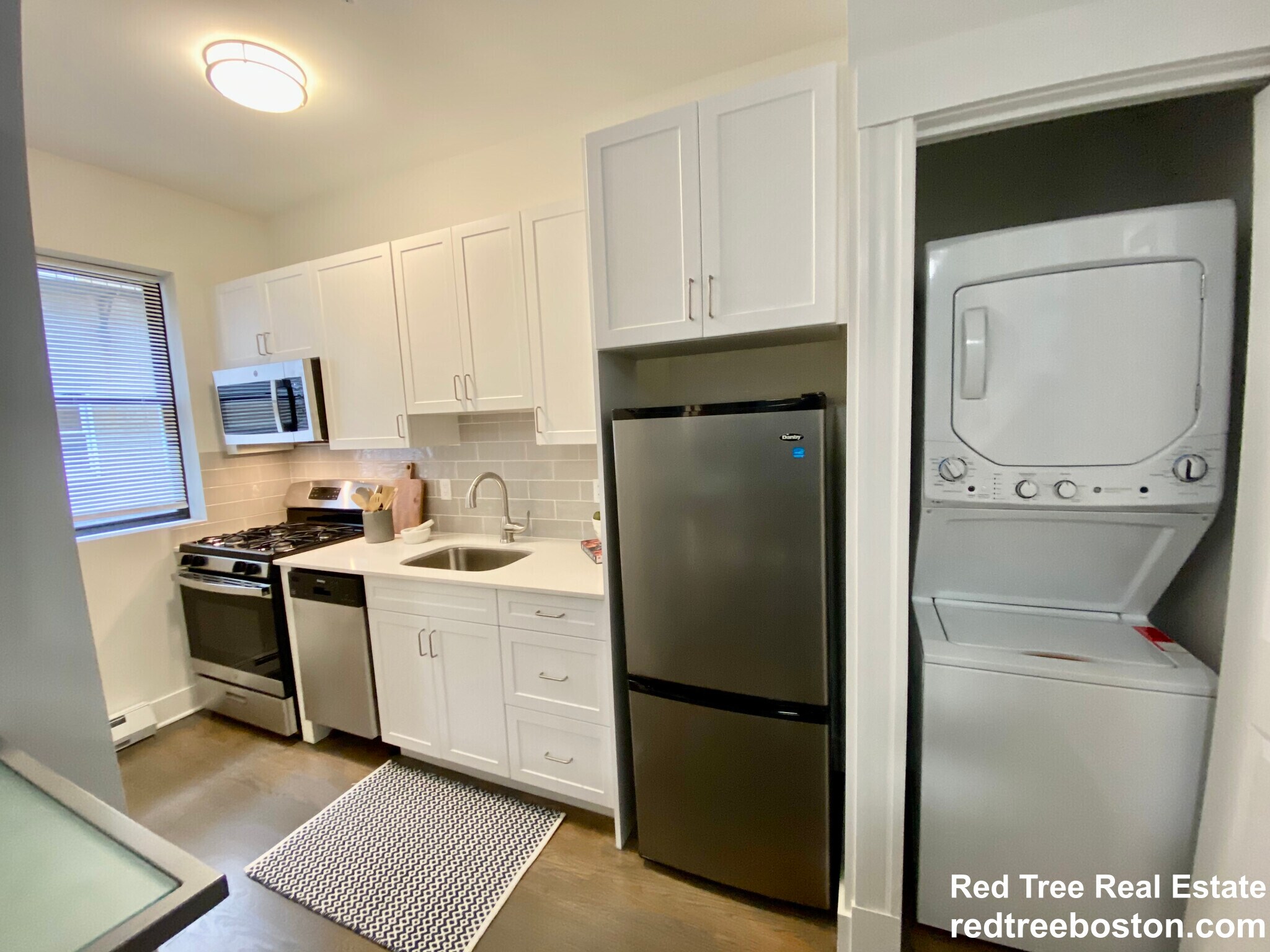 Building Photo - 77 Park Dr