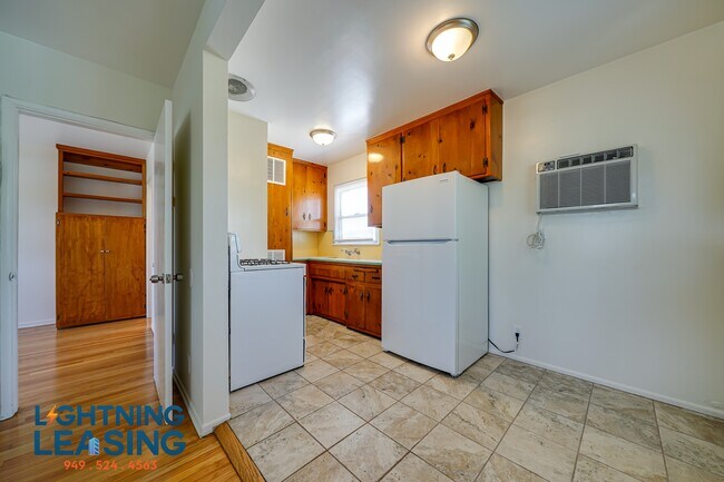 Building Photo - 6227 1/2 Craner Ave-6D