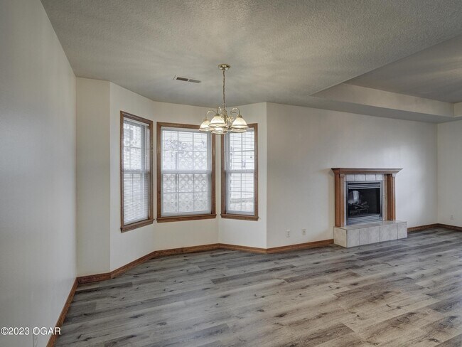 Building Photo - 3122 S Tyler Ave