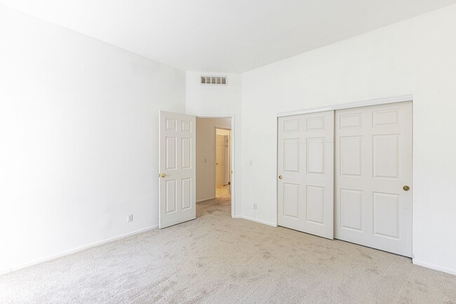 Building Photo - TENTATIVELY RENTED Rare Home, 3 Bedrooms, 2 Bathrooms, Rural Setting