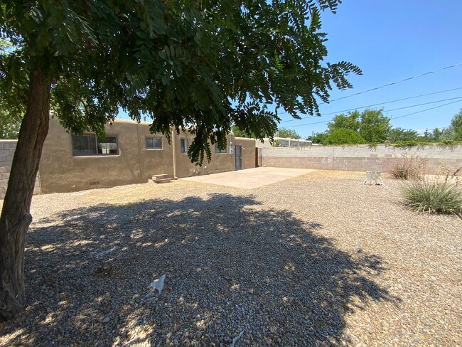 Building Photo - 3 Bedroom Single Story Home Near Gibson Bl...