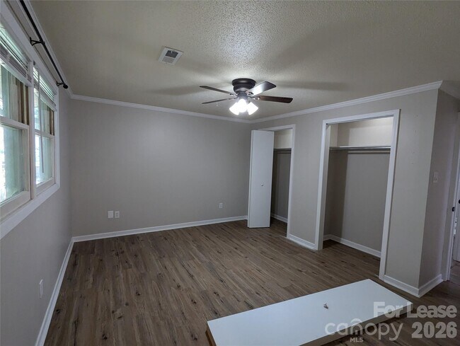 Building Photo - 3208 Charlotte Hwy