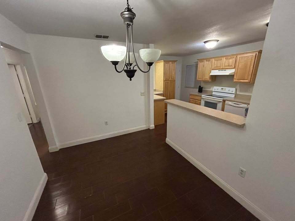 Building Photo - 1307 Honeytree Ln W