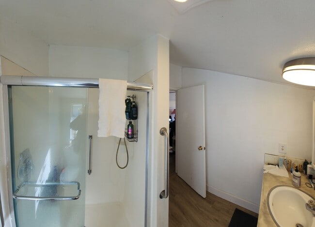 Building Photo - 7 Bedroom 3 bath home close to POLY!!!!