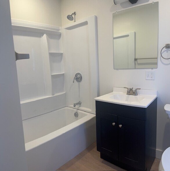 Building Photo - 3 State St