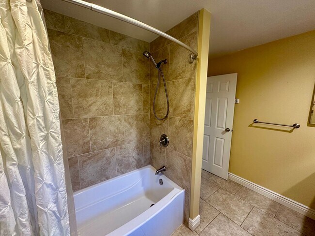 Building Photo - Beautiful 4-Bedroom Home with Stunning Views in Lake Wildwood, Penn Valley