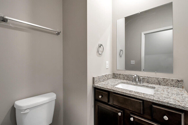 Building Photo - 1341 Azena St