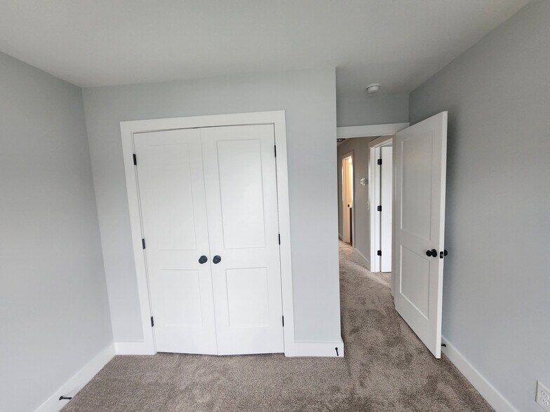 Building Photo - Room in Townhome on St James St NW