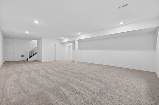 Building Photo - 6311 Stable View St