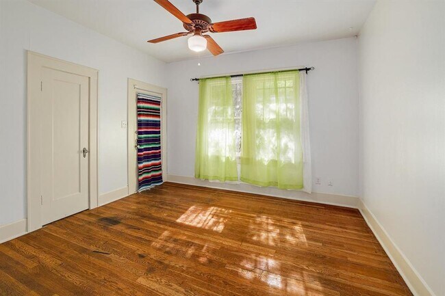 Building Photo - 1804 Kenwood Ave