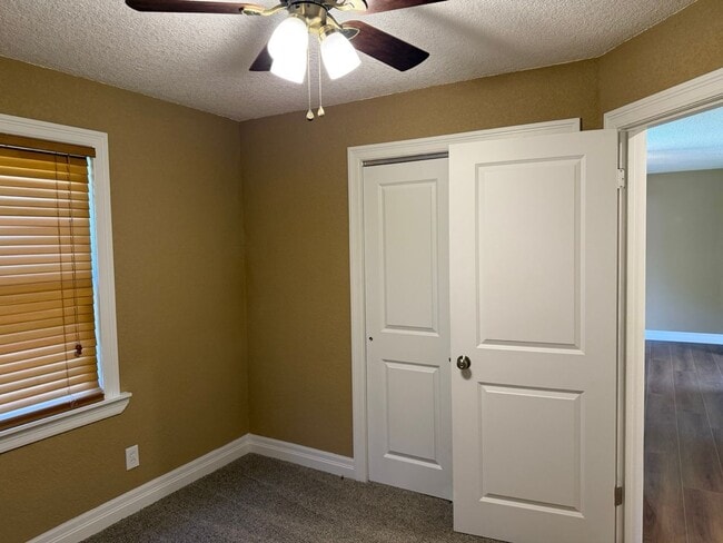 Building Photo - 3 Bedroom, 1 Bath , Oversized 2 Car Garage, Totally Remodeled