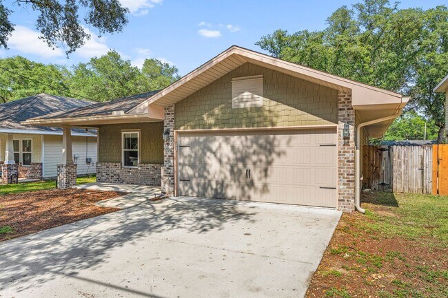 Building Photo - Modern Home in the Heart of Niceville!