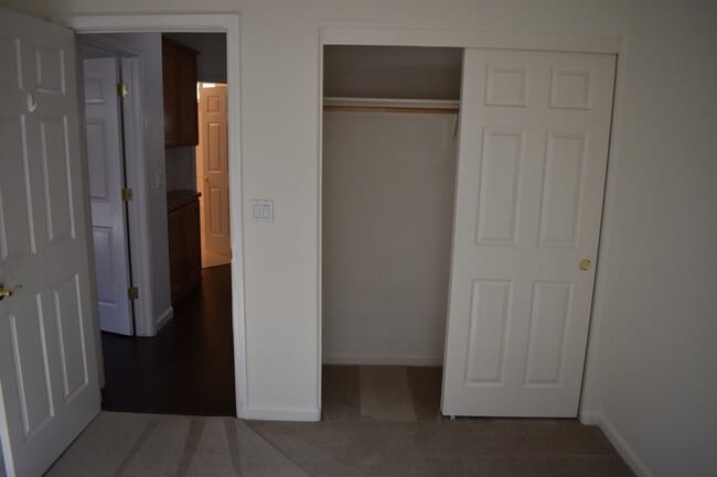 Building Photo - 805 Vía Rosa