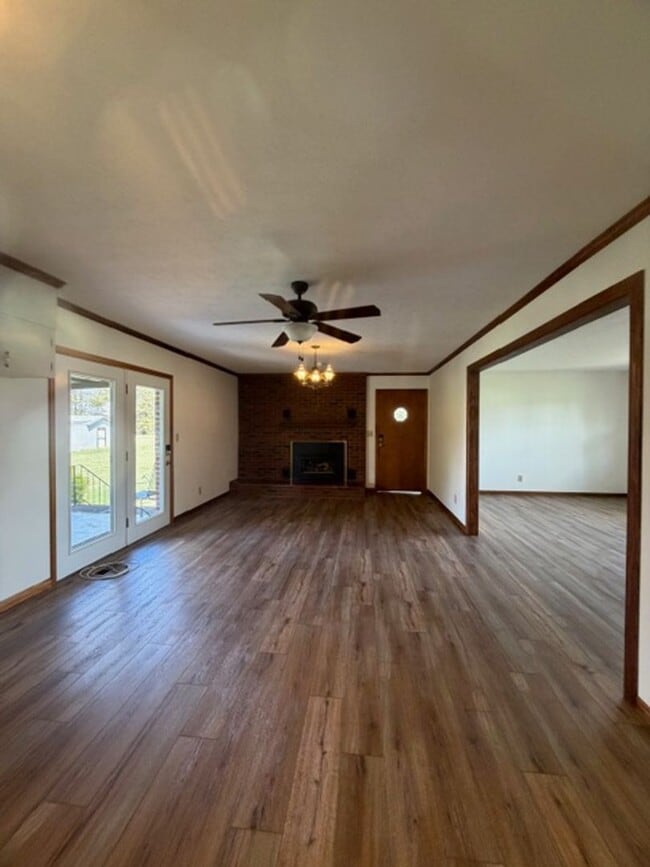 Building Photo - Maryville 37801 - Newly Remodeled 2 bedroom 2 full bath rancher with carport - Contact Debra John...