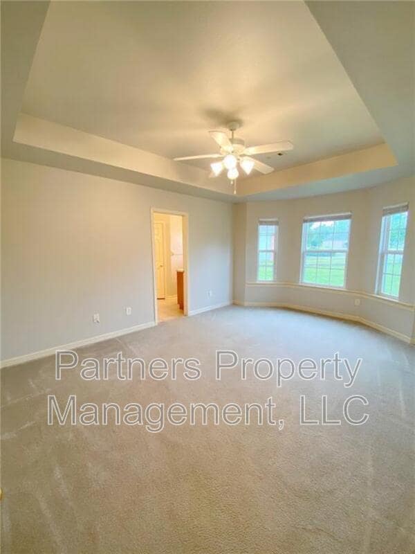 Building Photo - 1633 S Tally Ho Dr