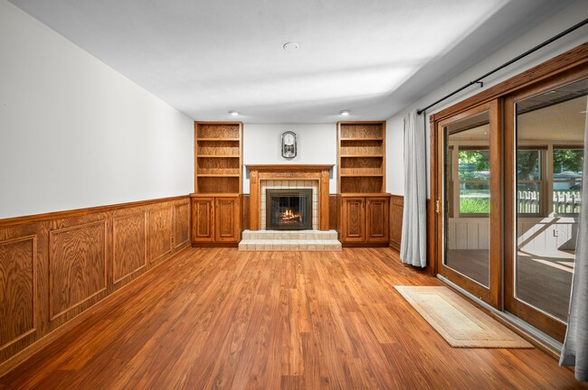Building Photo - 1686 N Teakwood Dr