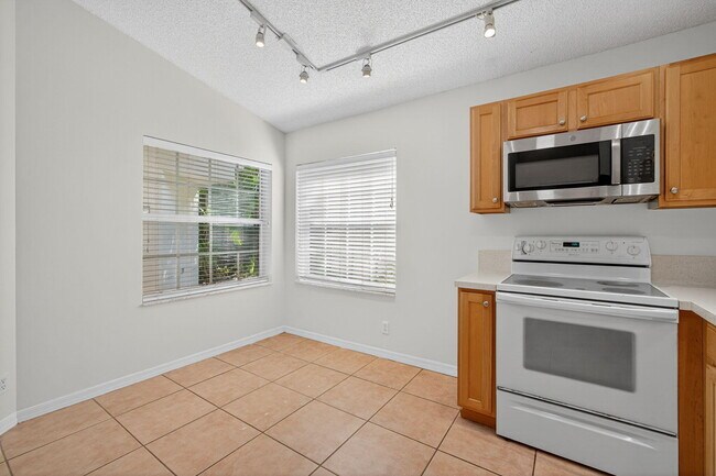 Building Photo - 5020 N La Sedona Cir