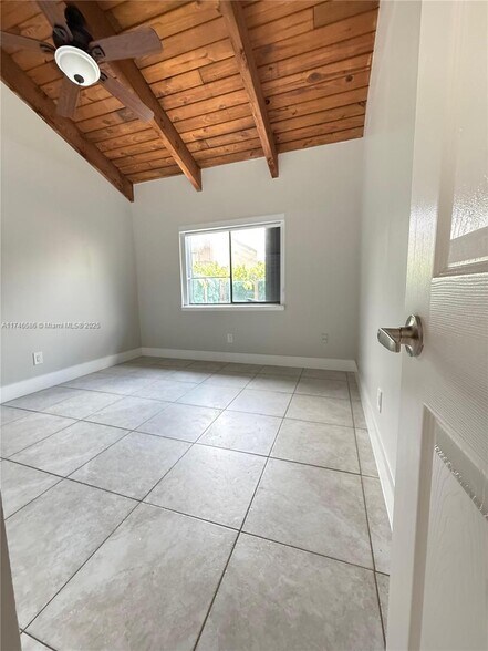 Building Photo - 2312 SW 81st Ave