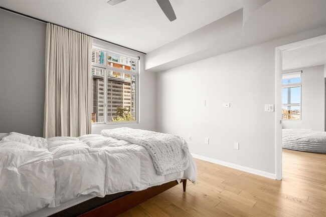 Building Photo - 54 Rainey St