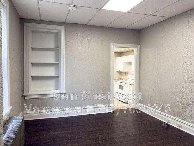 Building Photo - 658 Walnut St