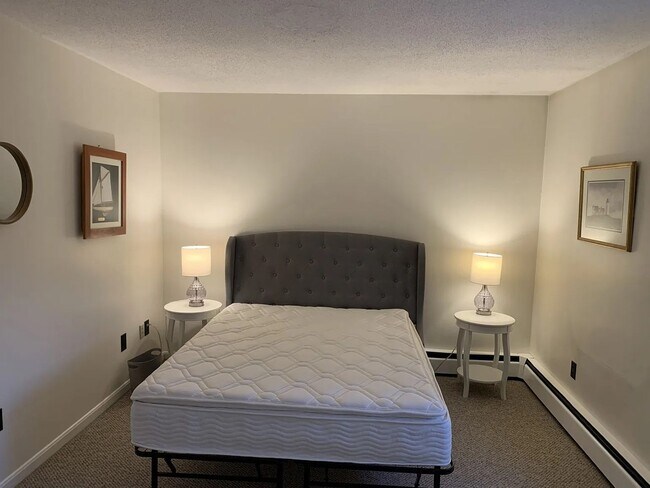 Building Photo - Spacious 2BR/1.5BA w/ Loft Available December 1st!!  - Partially Furnished Winter Rental