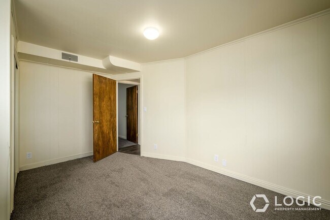 Building Photo - 4220 S Fortuna Way