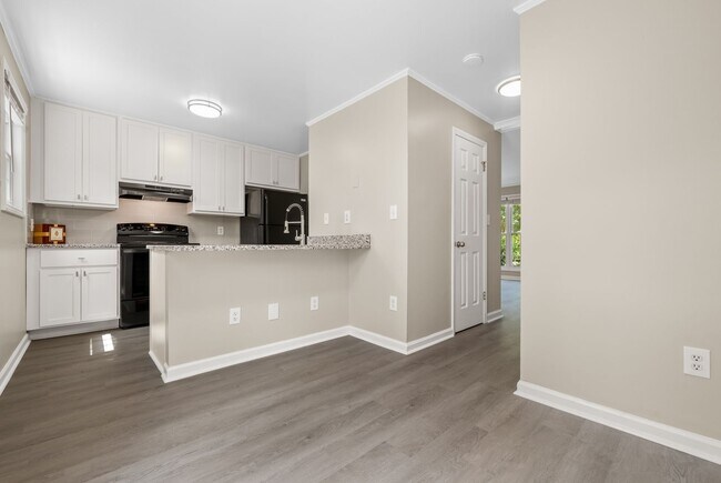 Building Photo - 8 Hayti Ln