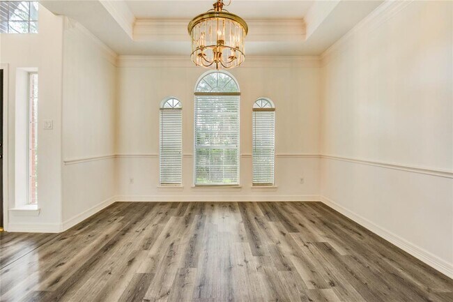 Building Photo - 8803 Memorial Creek Dr