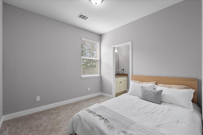 Building Photo - 20061 Torrey Pines Ln