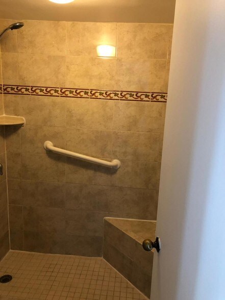 Building Photo - 9135 SW 125th Ave