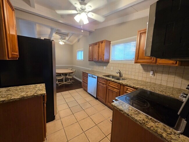 Building Photo - 3659 Ashwood Dr SE