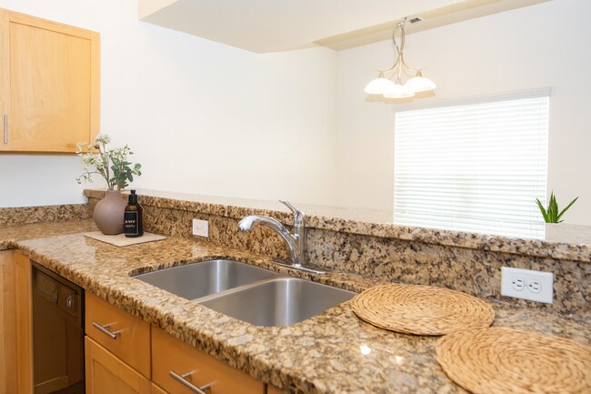 Building Photo - 2BR 2BA Condo w/ Underground Parking • In-Unit Laundry • Gated Courtyard in Salt Lake City